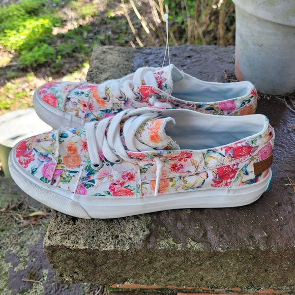Beautiful floral Spring pair of Blowfish Malibu vegan sneaks, sz 8 in EUC - Picture 12 of 12